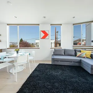 Modern Townhome In Seattle's District With Rooftop , Seattle United States